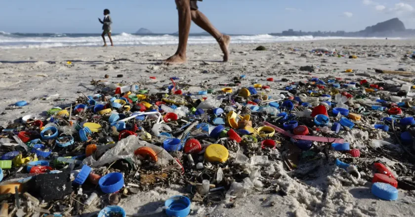 Brasil institui estratégia de enfrentamento à poluição plástica no oceano