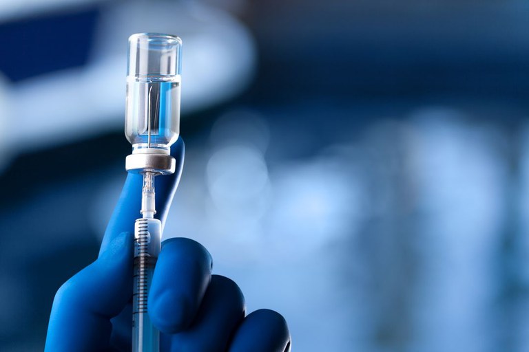 Brasil recebe lote com 2.500 unidades do antídoto contra intoxicação por metanol
