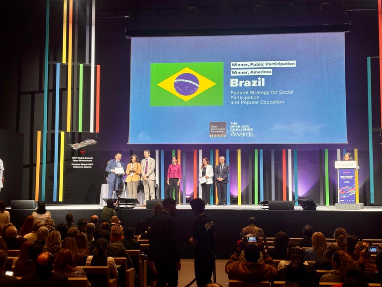 Brasil recebe prêmio internacional por política de participação social