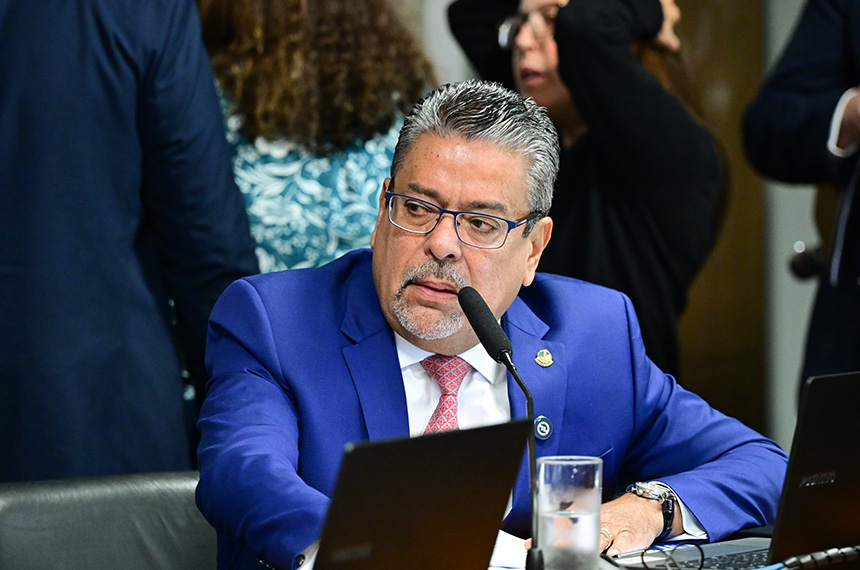 Em pronunciamento, à bancada, senador Dr. Hiran (PP-RR).