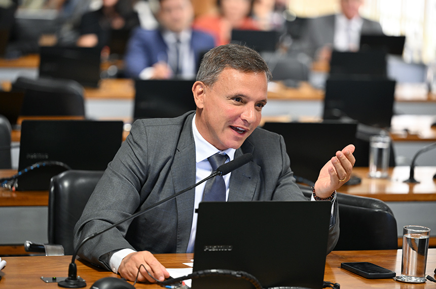 Em pronunciamento, à bancada, relator do PL 5.490/2023, senador Marcio Bittar (PL-AC).