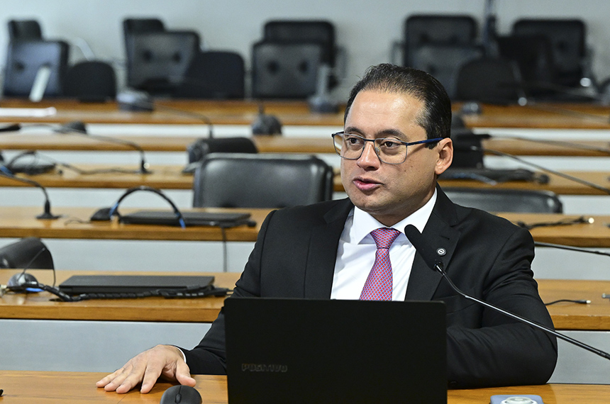 CDH aprova indicação ao governo de regulamentar SAC para idosos