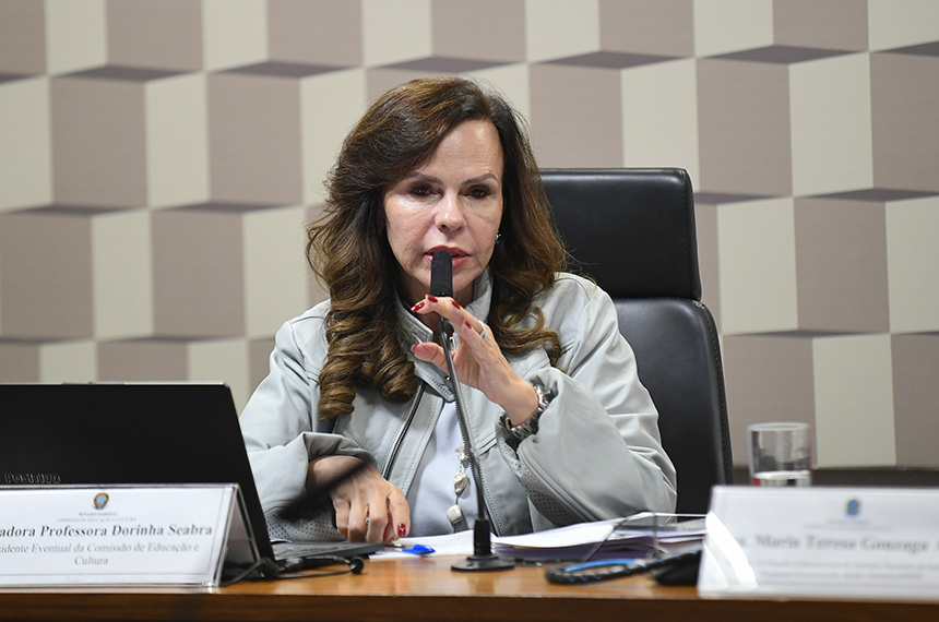 CE debate os 50 anos do ensino superior em cooperativismo no Brasil
