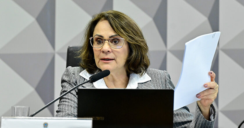 CE debate projeto que proíbe alterações e adaptações no texto da bíblia