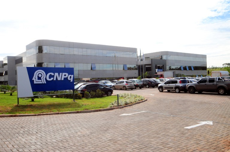 CNPq lança chamada com previsão de R$ 600 milhões em investimento e 5.800 bolsas