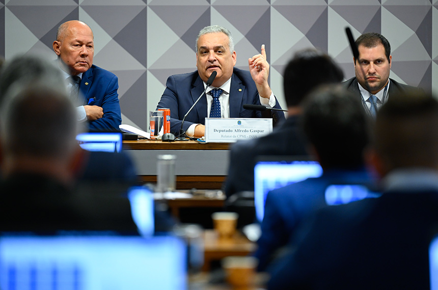 CPMI aprova 88 requerimentos e convoca ex-servidores do INSS