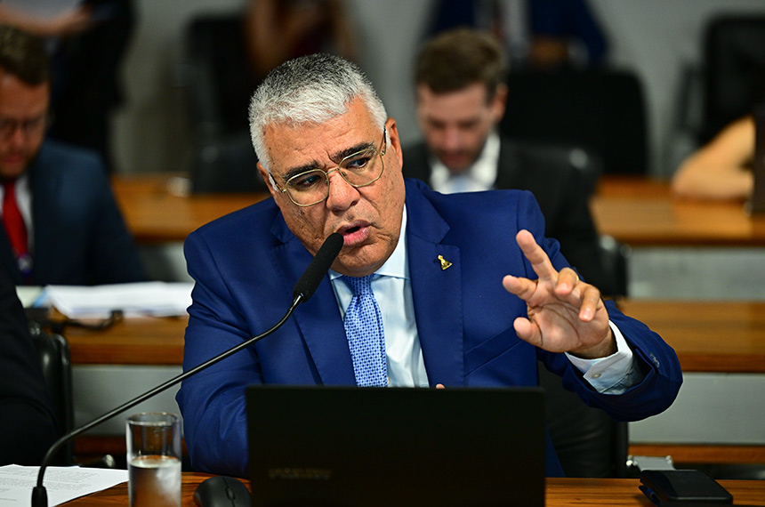 Em pronunciamento, à bancada, senador Eduardo Girão (Novo-CE)