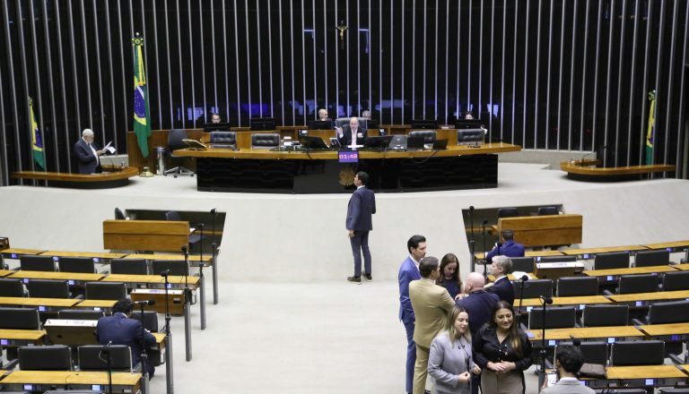 Câmara analisa pedido de suspensão de ação penal contra deputado Gustavo Gayer; acompanhe – Notícias