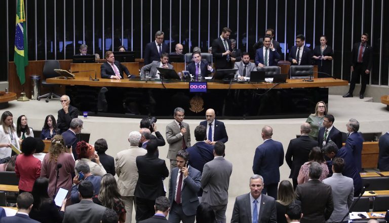 Câmara aprova pedido de suspensão de ação penal contra deputado Gustavo Gayer; acompanhe – Notícias