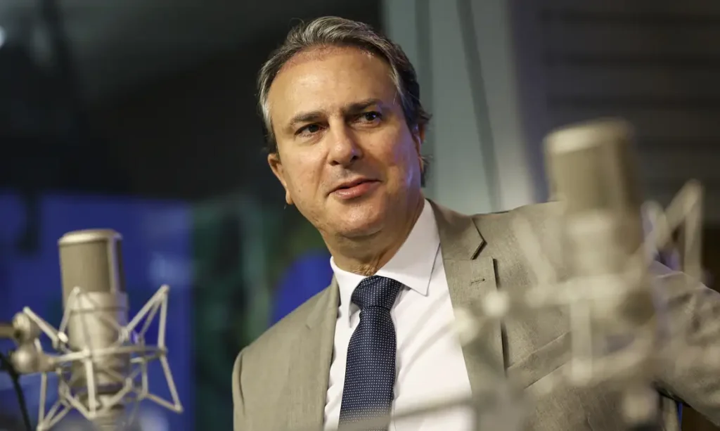 Camilo Santana diz que programas do MEC estimulam formação permanente dos professores