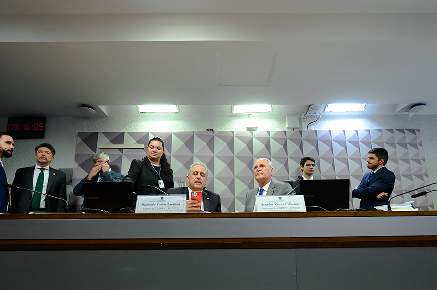Com placar apertado, comissão mista aprova MP para compensar IOF