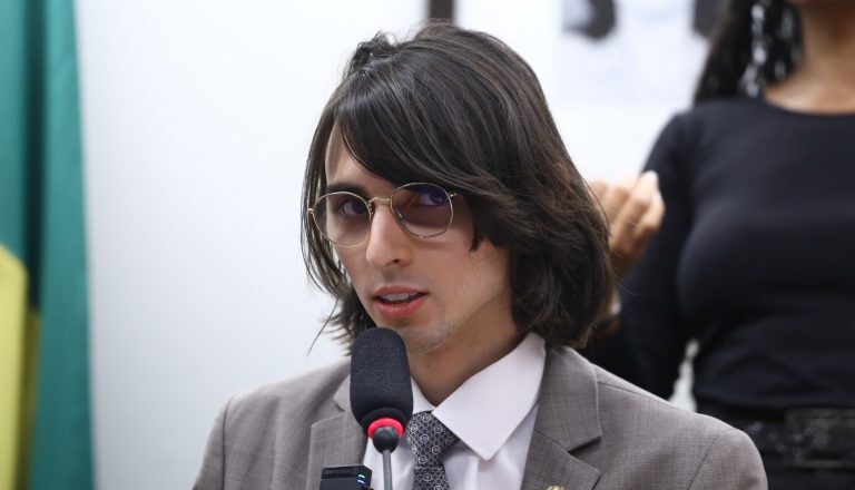 Comissão aprova acompanhante para pessoa autista ou com Down em exame de direção veicular – Notícias