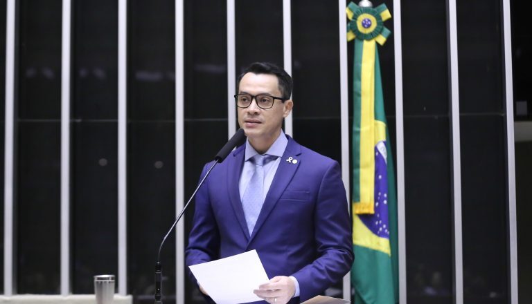 Comissão aprova emissão de diplomas em braile a pedido de alunos com deficiência visual – Notícias