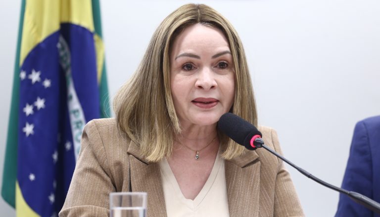Comissão aprova piso salarial para profissionais técnicos da educação – Notícias