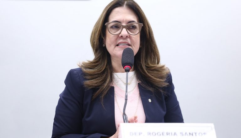 Comissão aprova prioridade para gestantes e lactantes no acesso a vacinas durante epidemias – Notícias
