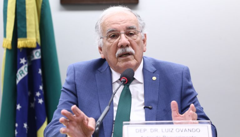 Comissão aprova projeto para permitir vacinação sem documentos de identificação – Notícias