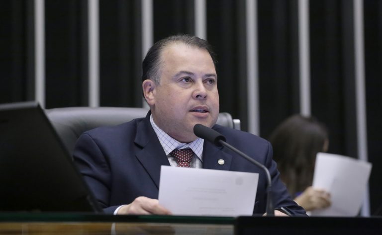 Deputado Júlio Cesar Ribeiro (Republicanos-DF) fala no Plenário da Câmara dos Deputados