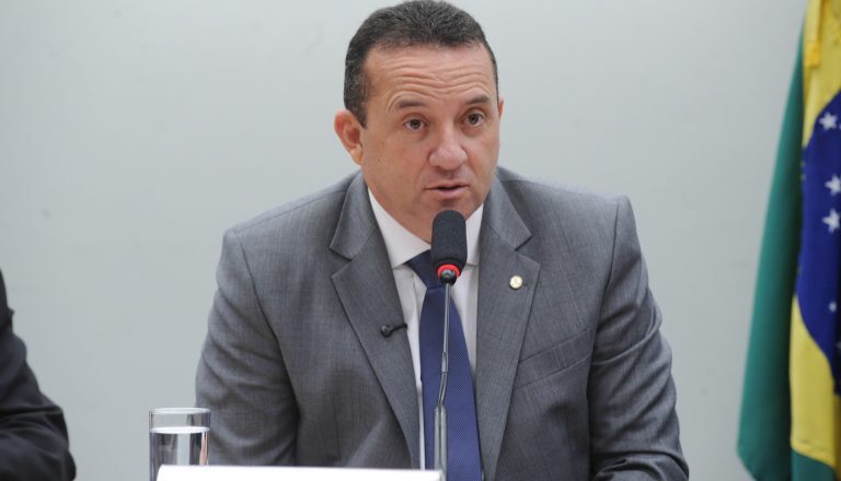 Comissão aprova projeto que obriga aplicativos de mensagens a combater clonagem de contas – Notícias