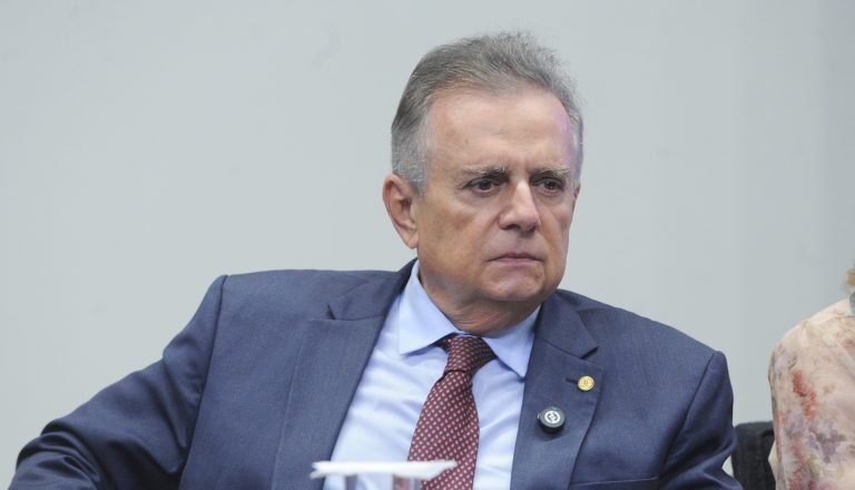 Comissão aprova projeto que torna obrigatório comissário de bordo fluente em português em voos passando pelo Brasil – Notícias