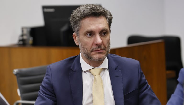 Comissão aprova projeto que torna obrigatório o reconhecimento facial para acessar redes sociais – Notícias
