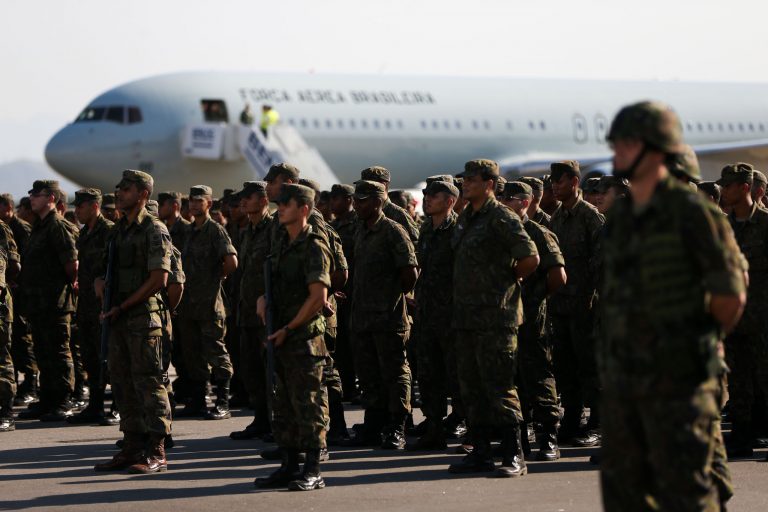 Segurança - forças armadas - militares Força Aérea Brasileira aeronáutica exército tropas soldados