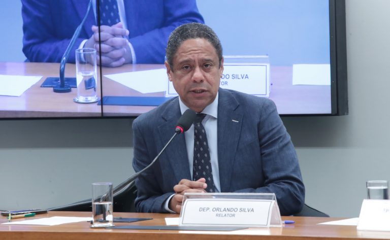 Deputado Orlando Silva (PCdoB-SP) em audiência da Comissão Especial sobre o Fundo Nacional da Igualdade Racial (PEC 27/24)