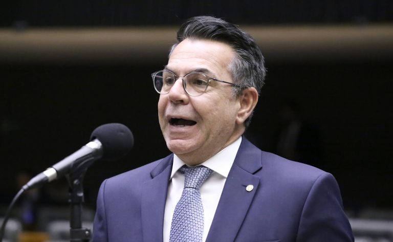 Deputado Luiz Fernando Vampiro (MDB-SC) fala no Plenário da Câmara dos Deputados