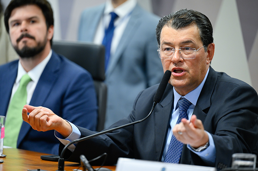 À mesa, relator da CMMPV 1.304/2025, senador Eduardo Braga (MDB-AM), em pronunciamento.