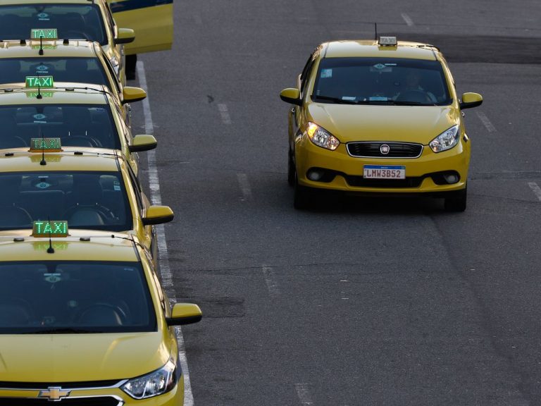 Taxi em fila
