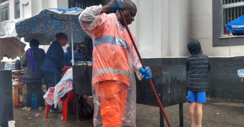 Comlurb intensifica limpeza nas imediações dos cemitérios para o Dia de Finados