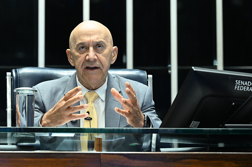2º secretário da Mesa do Senado Federal, senador Confúcio Moura (MDB-RO), conduz sessão.