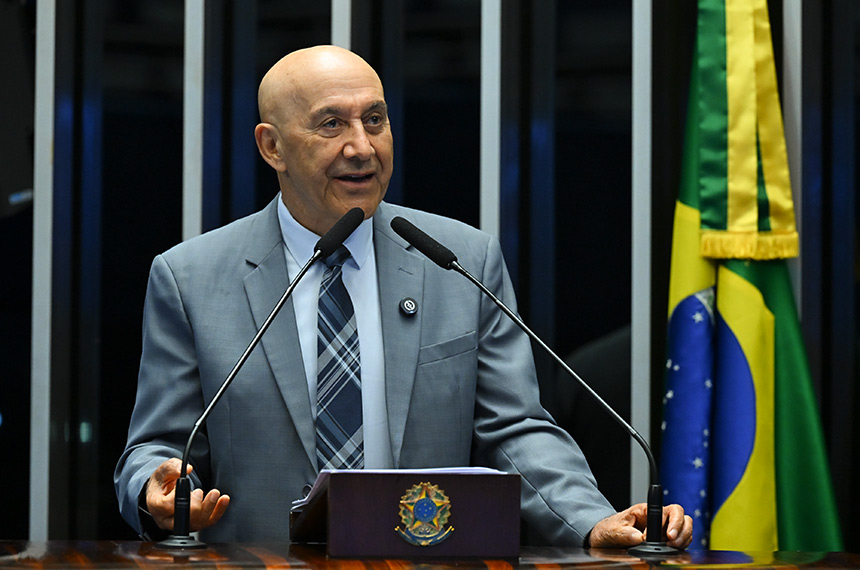 Senador Confúcio Moura (MDB-RO) em discurso à tribuna.