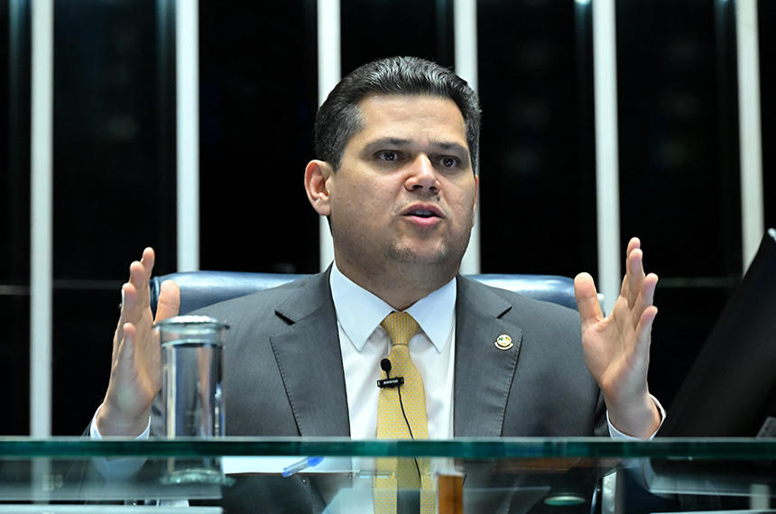 Presidente do Senado Federal, senador Davi Alcolumbre (União-AP) conduz sessão.