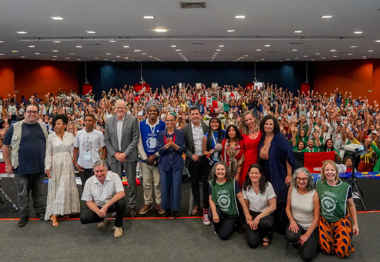 Conscientização ambiental é a chave para transformação climática, defende Marina Silva
