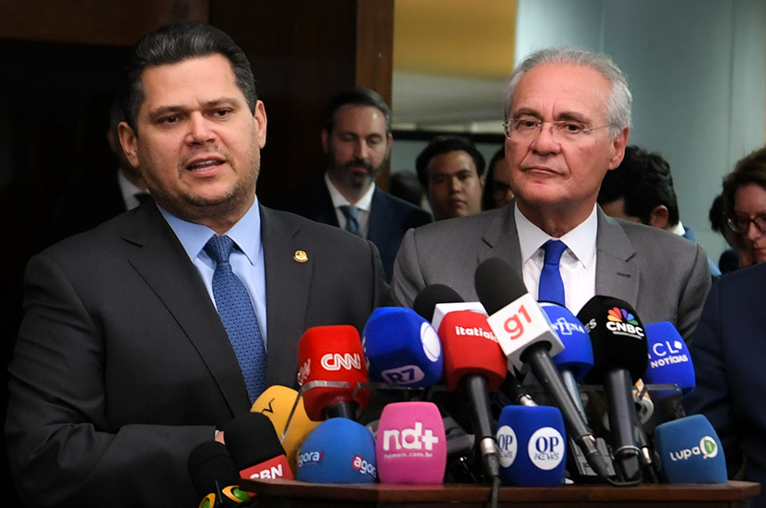 Davi informa que redução do IR será discutida na CAE; Renan é o relator