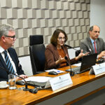 Debatedores questionam na CE projeto que proíbe alterar textos da Bíblia