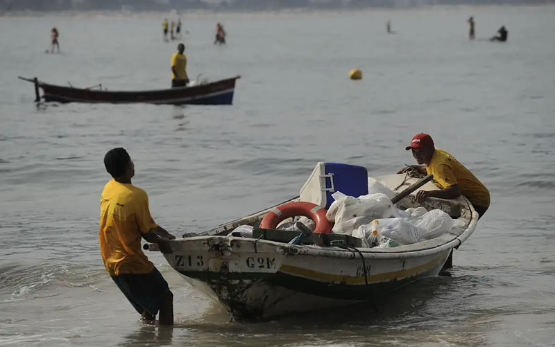 Decreto de Lula institui a Estratégia Nacional Oceano sem Plástico de 2025 a 2030