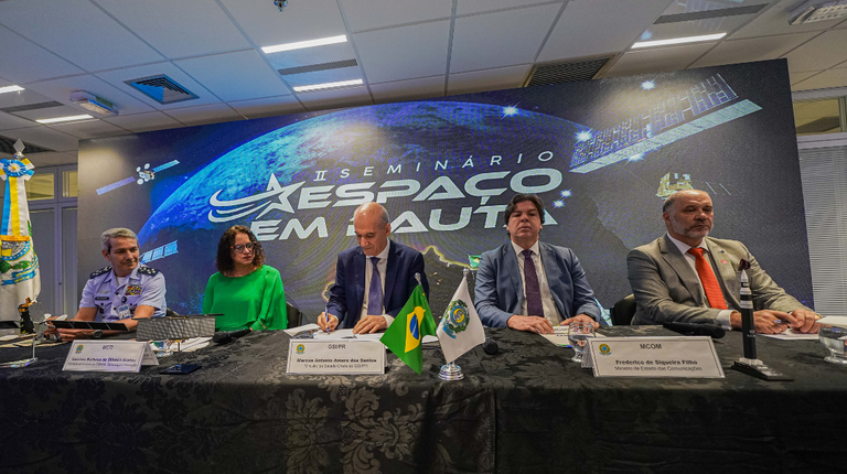 Do espaço à UBS: ministro das Comunicações fala da conexão popular via satélite