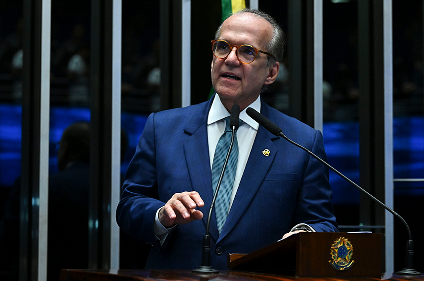 Senador Fernando Dueire (MDB-PE) em discurso à tribuna.
