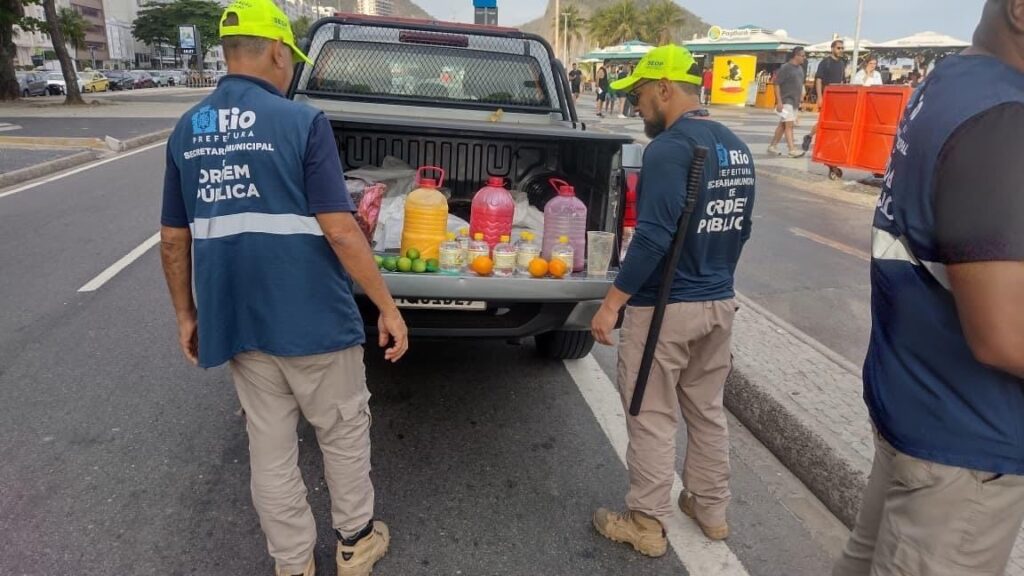 Em um mês, Operação Verão multou 160 barraqueiros e apreendeu centenas de produtos