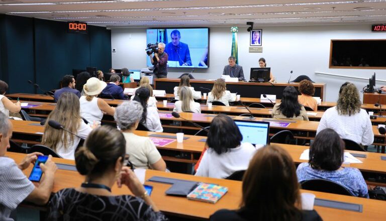 Especialistas defendem criação de política nacional para atenção à mulher na menopausa – Notícias