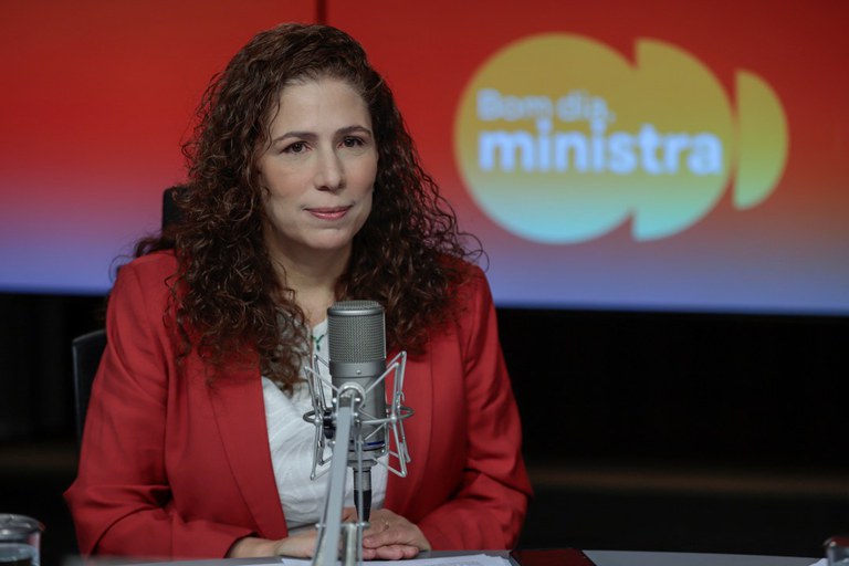 Esther Dweck destaca avanços na transformação do Estado e aborda reforma administrativa
