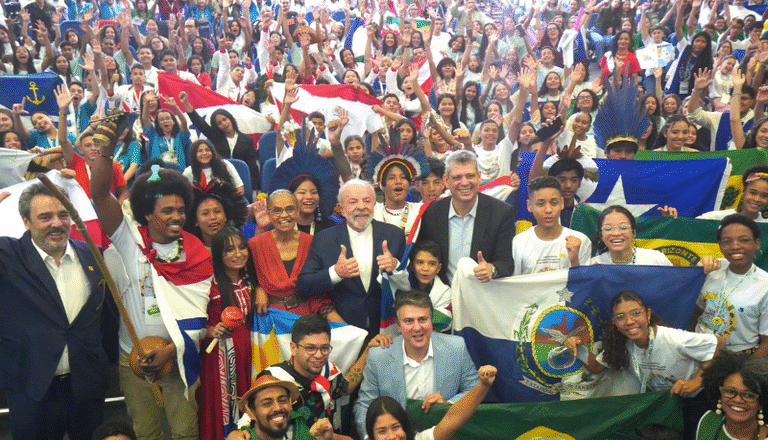 Estudantes entregam a Lula carta-compromisso por um Brasil mais sustentável