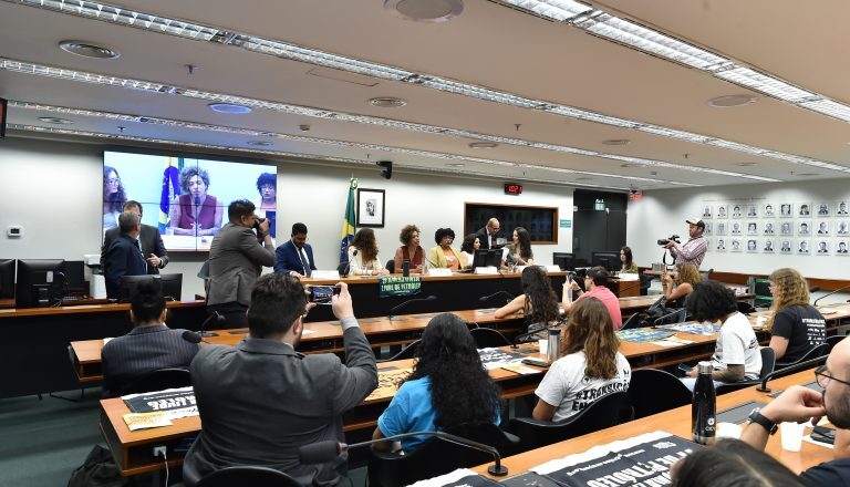 Ganhos com exploração de petróleo não se traduzem em desenvolvimento, afirmam debatedores – Notícias