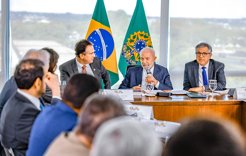 Governo oferta R$ 20 bi para obras em educação e saúde de estados e municípios
