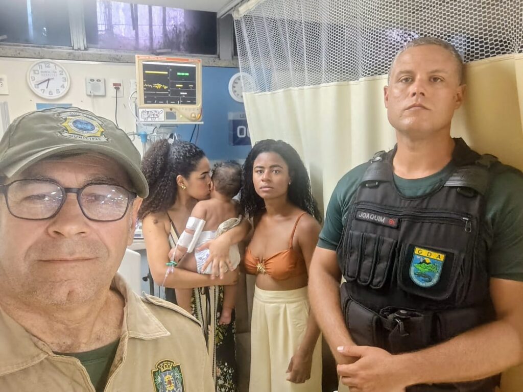 Guardas municipais do Grupamento de Defesa Ambiental salvam bebê de 6 meses na Quinta da Boa Vista