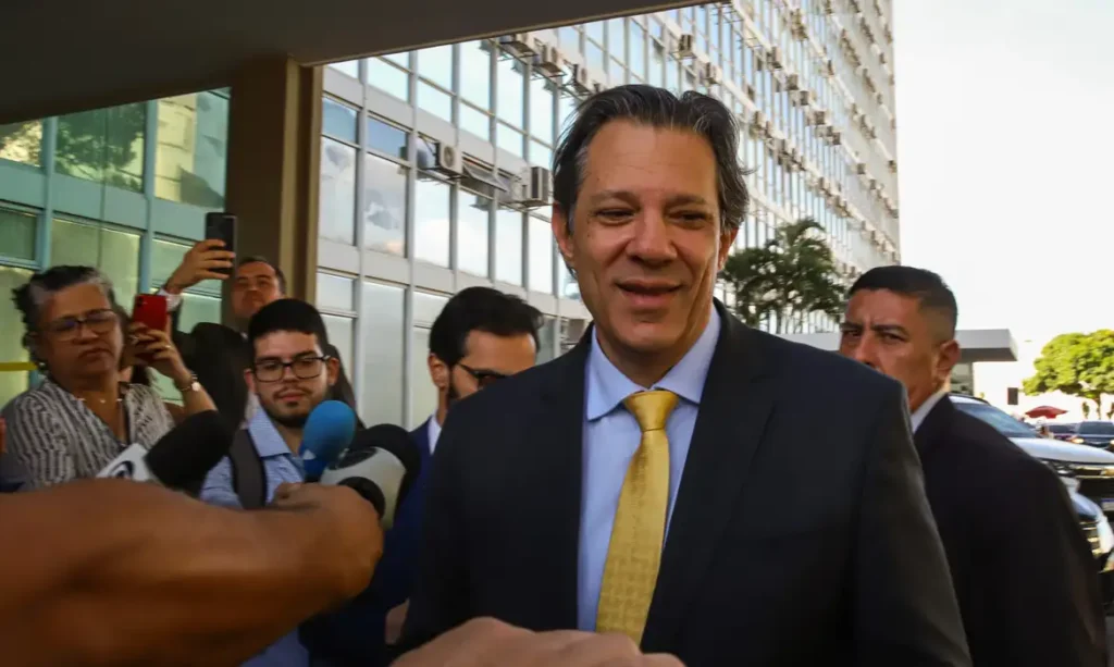 Haddad celebra ‘votação histórica’ de projeto que amplia isenção do Imposto de Renda