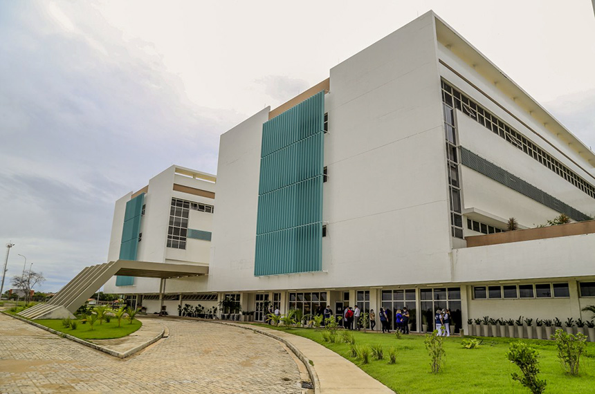 Hospital universitário do Amapá deve ter nome de Dr. Papaléo Paes, aprova CE