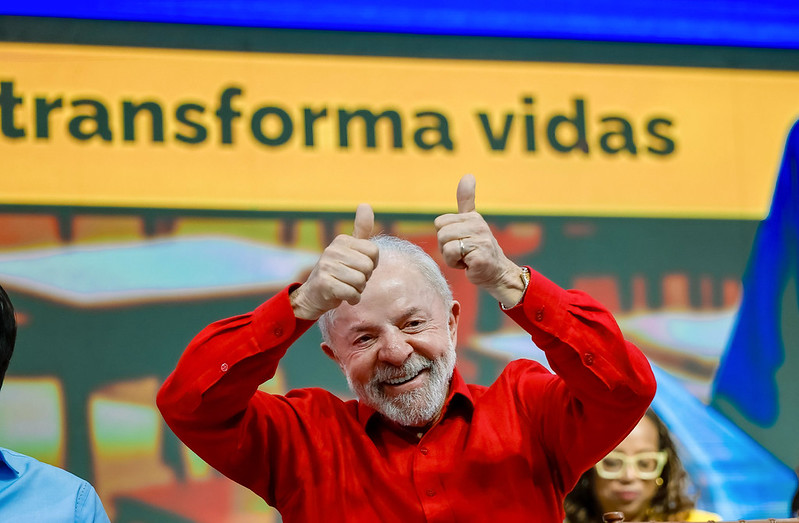 Lula anuncia investimento de mais de R$ 100 milhões para cursinhos populares. Assista