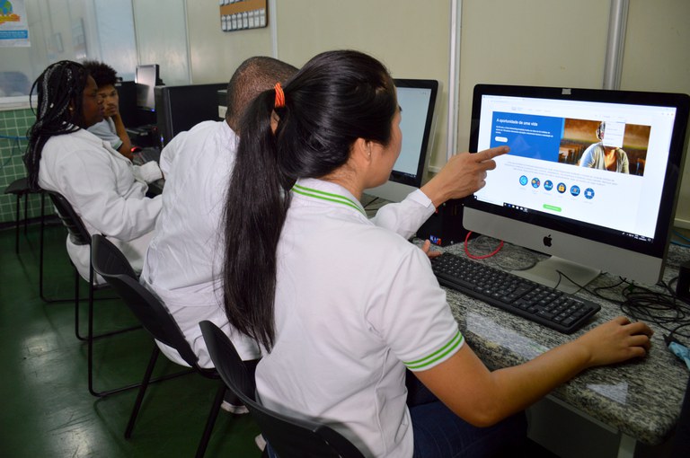 MEC abre consulta pública sobre Inteligência Artificial na educação